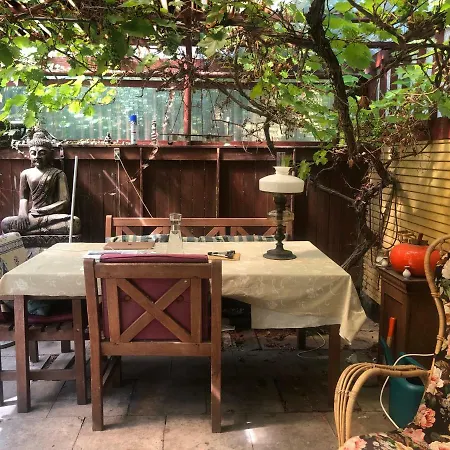 Cozy In With Garden ベッド・アンド・ブレックファスト